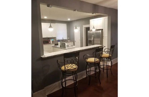 Mosby House | 5 Bdrm Modern Home 10 mins From Scott's Addition