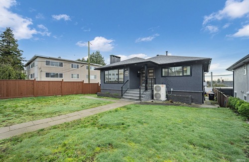Sunset House | 5 Bedroom 2 Bathroom | 10 min Airport | 20 min Downtown