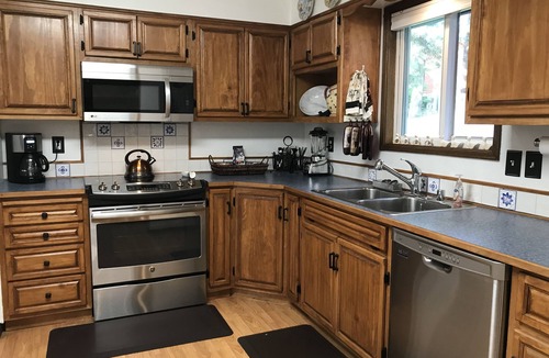 North Spokane House | 5-BEDROOM 3,000 sq.ft. BEAUTIFUL HOME, SPA, THEATER, GYM, NEAR UNIVERSITY