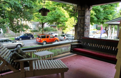 Detroit - Shoreway House | 5 Bedroom - Beautiful Century Home Minutes from Downtown & Lake