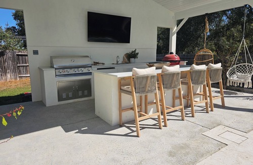 New Braunfels House | 5-bedroom house in lovely New Braunfels with pool/spa and outdoor kitchen