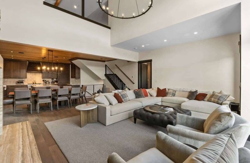 Big Sky House | 5 Bedroom Luxury Hillside Retreat in Big Sky