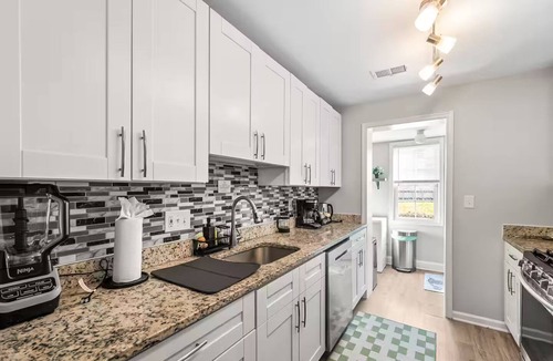 Greater Landover House | 5-BR Home w/driveway - 10 Min to D.C. near Metro