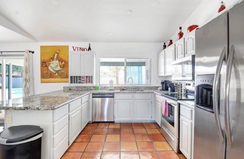 Honeyridge Manor House | 5 Br Two master suites with Pool and hot tub Private Retreat