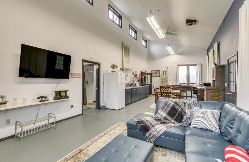 Cornelius House | 5 Mi to Hillsboro Vintage-Style Home with Fire Pit