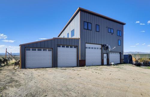 Pinedale House | 5 Mi to Lake Secluded Pinedale Retreat with Sauna!