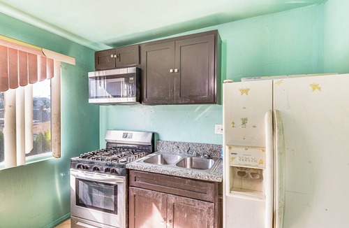 Crenshaw Apartment | 5 Mi to SoFi Stadium: Apt w/Shared Patio!