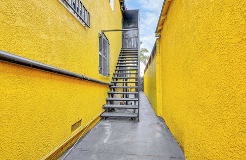 Crenshaw Apartment | 5 Mi to SoFi Stadium: Apt w/Shared Patio!