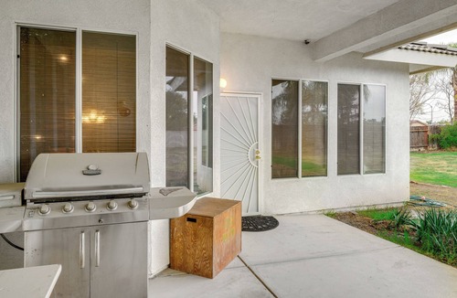 Greenacres House | 5 Mi to the Marketplace: Roomy Bakersfield Retreat