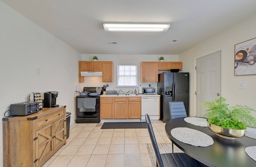 Charlotte Cottage | 5 Mi to Uptown Charlotte! Family Retreat w/Yard