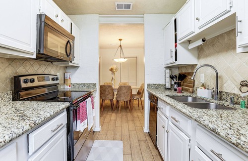 George Bush Park/Eldridge House | 5 Mi to Westchase District: Houston Extended Stay