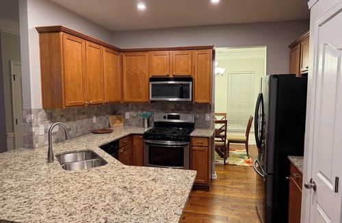 High Point House | 5 Min to HPU! Furniture Market Friendly!