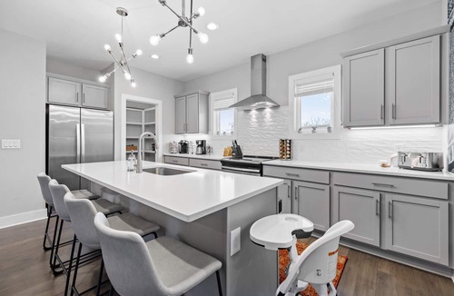 Katie Hill Neighborhood House | 5 mins to DT! Gameroom~ Balcony~ Karaoke~Sleeps 10