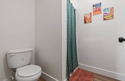 St. Charles Cabin | #5 Red Rock Cabin! Newly Remodeled! AC! Sleeps 4!