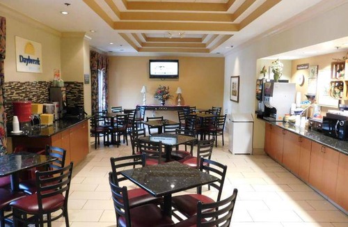 Cedar Rapids Hotel | 50 m² Hotel ∙ 127 guests