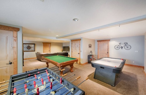 McCall House | 502 m² House ∙ 8 bedrooms ∙ 34 guests