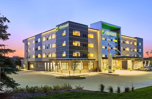 West Des Moines Hotel | 51 m² Hotel ∙ 127 guests