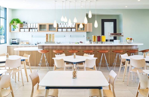 West Des Moines Hotel | 51 m² Hotel ∙ 127 guests