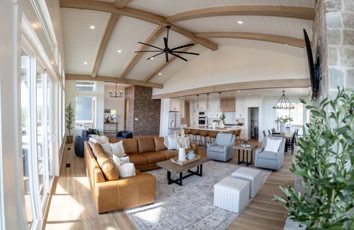 Garden City Cabin | 557 m² Cabin ∙ 8 bedrooms ∙ 38 guests