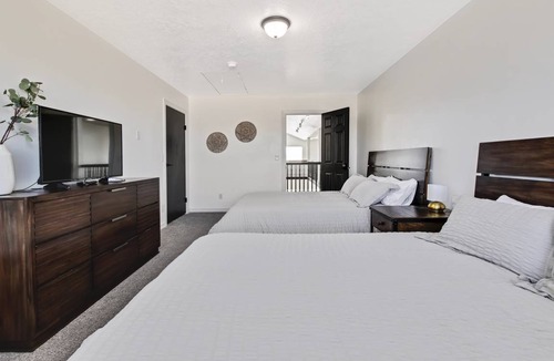 Meridian House | 557 m² House ∙ 1 bedroom ∙ 4 guests