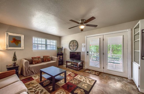 Canyon Lake Cottage | 56 m² Cabin ∙ 1 bedroom ∙ 6 guests
