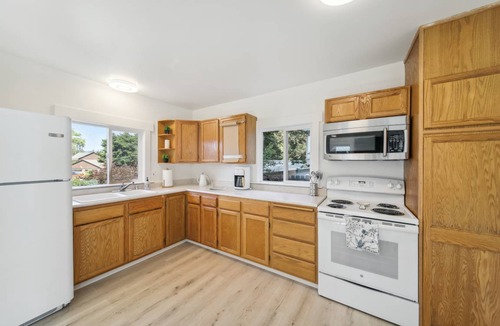 Newman Lake Cottage | 59 m² Cabin ∙ 1 bedroom ∙ 6 guests