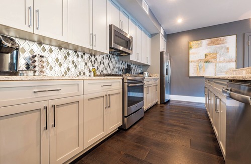 Central Business District Apartment | 5B/5.1B Penthouse with Large Private Balcony Overlooking City | The Creole Queen