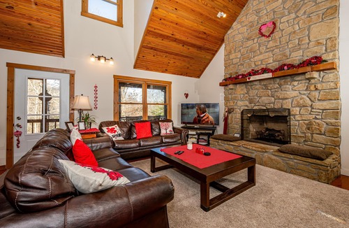 Morgantown House | 5BR, 2.5BA