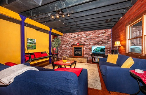 Morgantown House | 5BR, 2.5BA