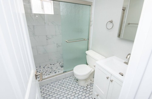 Point Loma House | 5BR Heated Pool + Firepit + Putting Green in OB