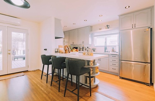 Palms House | 5BR LA Garden Villa w/Dining, Nearby Beaches