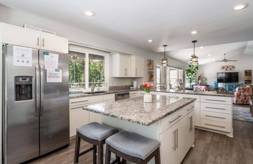 Hot Springs House | 5BR Lakefront With Private Pool, Hot Tub, Putting Green, Arcade, Stunning Views