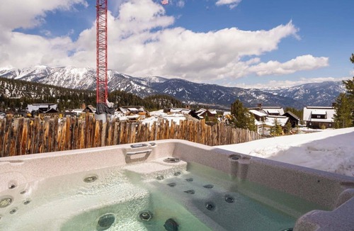 Spanish Peaks Cabin | 5BR Luxury Cabin with Private Hot Tub & Direct Ski Access