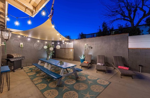 NoHo Arts District House | 5BR NoHo Fun in the Sun! Pool, Cabana & BBQ!