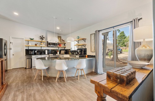 Central Oklahoma City House | 5BR sleeping 14 with a hot tub — built for teams and big groups. #MD