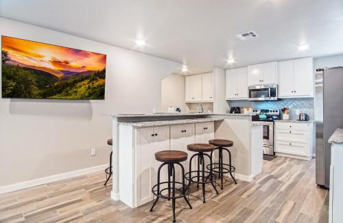 Central Oklahoma City House | 5BR Sleeps 12 Hot Tub, 5 Baths #COL