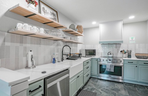 Warr Acres House | 5BR Warr Acres home — hot tub, game room, pool table. Full kitchen. Sleeps 14. #Lake
