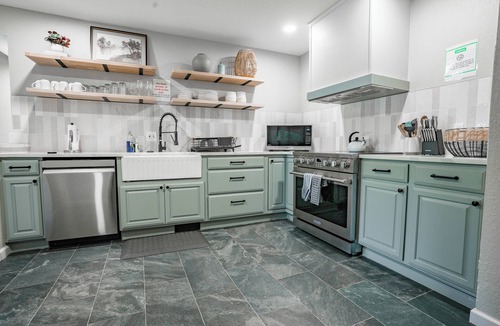 Warr Acres House | 5BR Warr Acres home — hot tub, game room, pool table. Full kitchen. Sleeps 14. #Lake