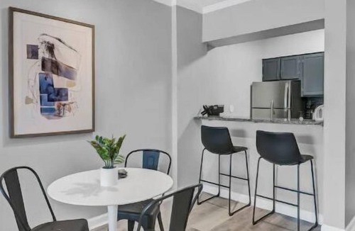 Five Points Condo | 5pts Penthouse - Walk to USC & Downtown - Near Ft Jackson