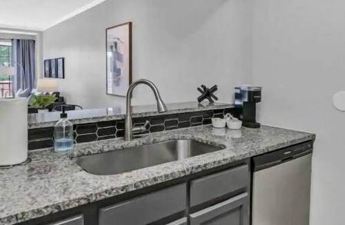 Five Points Condo | 5pts Penthouse - Walk to USC & Downtown - Near Ft Jackson