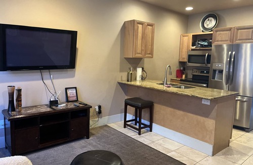 Cliff - Cannon Apartment | 5th Avenue Suites Unit 4