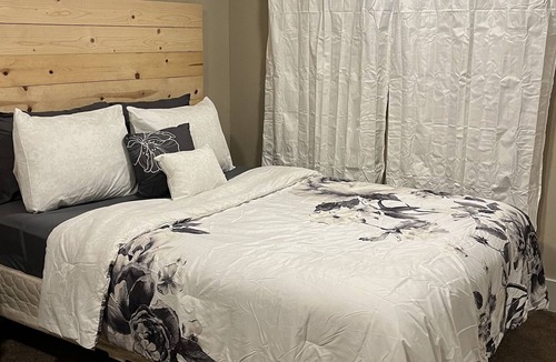 Cliff - Cannon Apartment | 5th Avenue Suites Unit 1