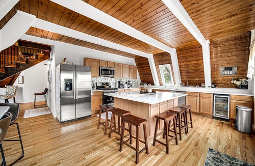 Culver House | 6 bedroom 3 bath amazing home, near lake max