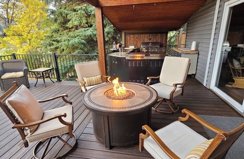 Cascade House | 6+ bedrooms, 3 bathrooms, Sauna, Hot tub! excellent flyfishing on the Mighty Mo!
