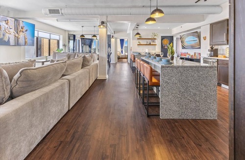 Wholesale District Apartment | 6 BR Condo in the Heart of Indy - 3 blocks to ICC