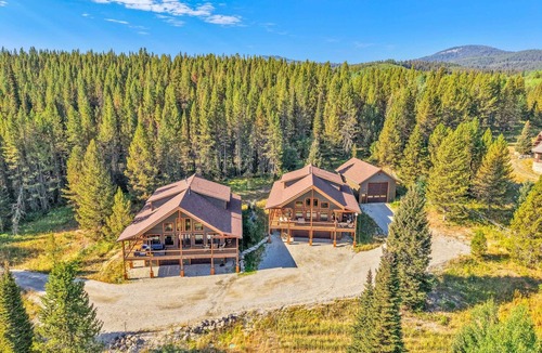 West Yellowstone House | 6 miles to Yellowstone:2 Homes on gated 11acre Montana Ranch