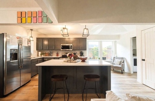 Frisco House | 6 Minute Drive to Universal Kids Resort, Sleeps 10, Group Stay, Work Remote!