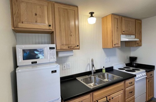 Pinedale Cabin | 600 Sqft Extended-Stay Cabin sleeps 4, adjacent to beautiful Pine Creek
