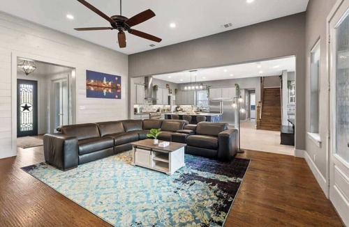 McKinney House | 6BD/4.5BA Luxury Retreat w/Games Room + Backyard