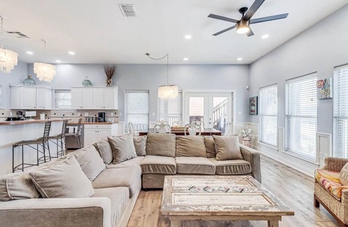 Sand Point House | 6BDRM Home Multiple Decks w/Oceanview, Hot Tub & Pool/Beach Access